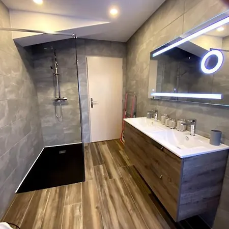 Maison 4 Personnes Centre-lac Holiday home *